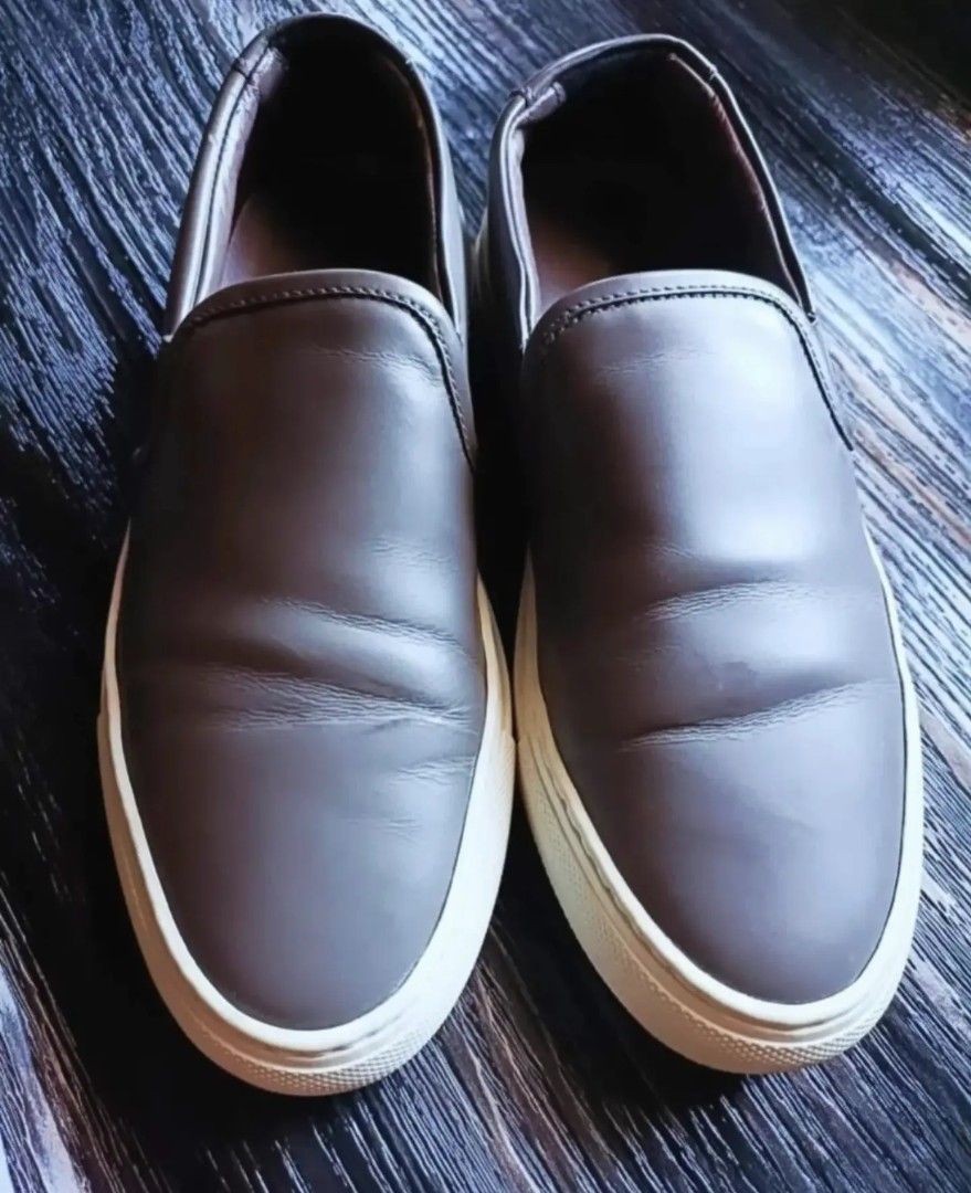 Original Common Projects (Category: Shoulder Bags) located in Cabuyao City. Submitted by secondhand.shop.ph (Listing ID 1468542950, Image 1). Description: SALE‼️DIRECT MESSAGE ME‼️FIRST TO PAY Sale! 2,280 Almost new condition Original COMMON PROJECTS Size 35 Pure leather.