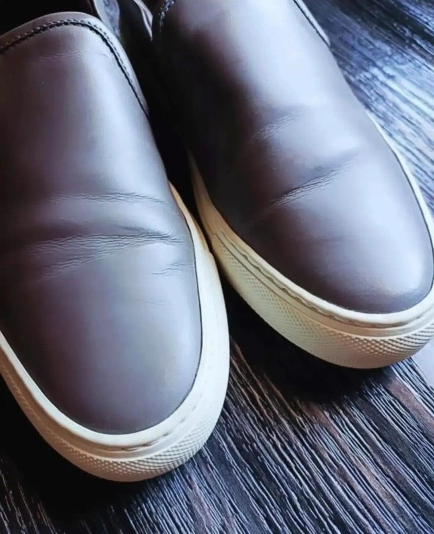 Original Common Projects (Category: Shoulder Bags) located in Cabuyao City. Submitted by secondhand.shop.ph (Listing ID 1468542950, Image 3). Description: SALE‼️DIRECT MESSAGE ME‼️FIRST TO PAY Sale! 2,280 Almost new condition Original COMMON PROJECTS Size 35 Pure leather.