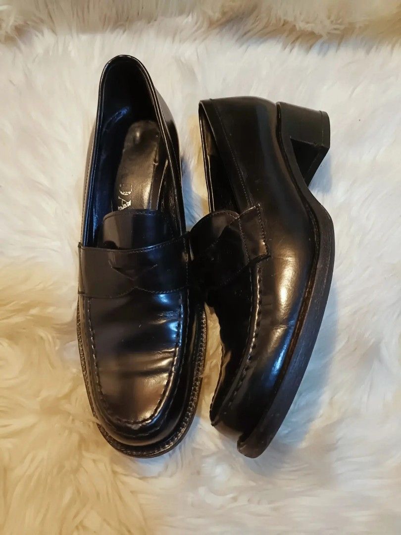 Original PRADA Loafers (Category: Shoulder Bags) located in Cabuyao City. Submitted by secondhand.shop.ph (Listing ID 1468545728, Image 2). Description: SALE‼️DIRECT MESSAGE ME‼️FIRST TO PAY ₱3,680 Original Prada loafers W/ dustbag size 36 Pure genuine leather.
