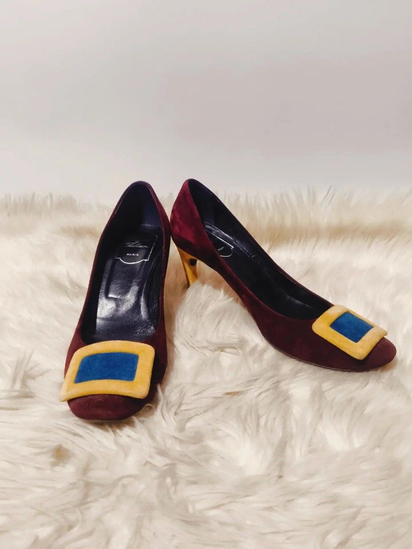 Original Roger Vivier (Category: Shoulder Bags) located in Cabuyao City. Submitted by secondhand.shop.ph (Listing ID 1468544836, Image 3). Description: SALE‼️DIRECT MESSAGE ME‼️FIRST TO PAY ₱2,880 Original Roger Vivier Like new condition Size 38 Burgundy Suede leather.