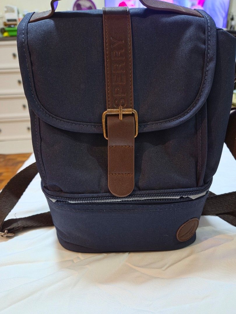 ORIGINAL SPERRY LUNCH BAG (Category: Looking For) located in Caloocan City. Submitted by mluck (Listing ID 1468641222, Image 1). Description: Sperry lunch sling bag 2 compartment .