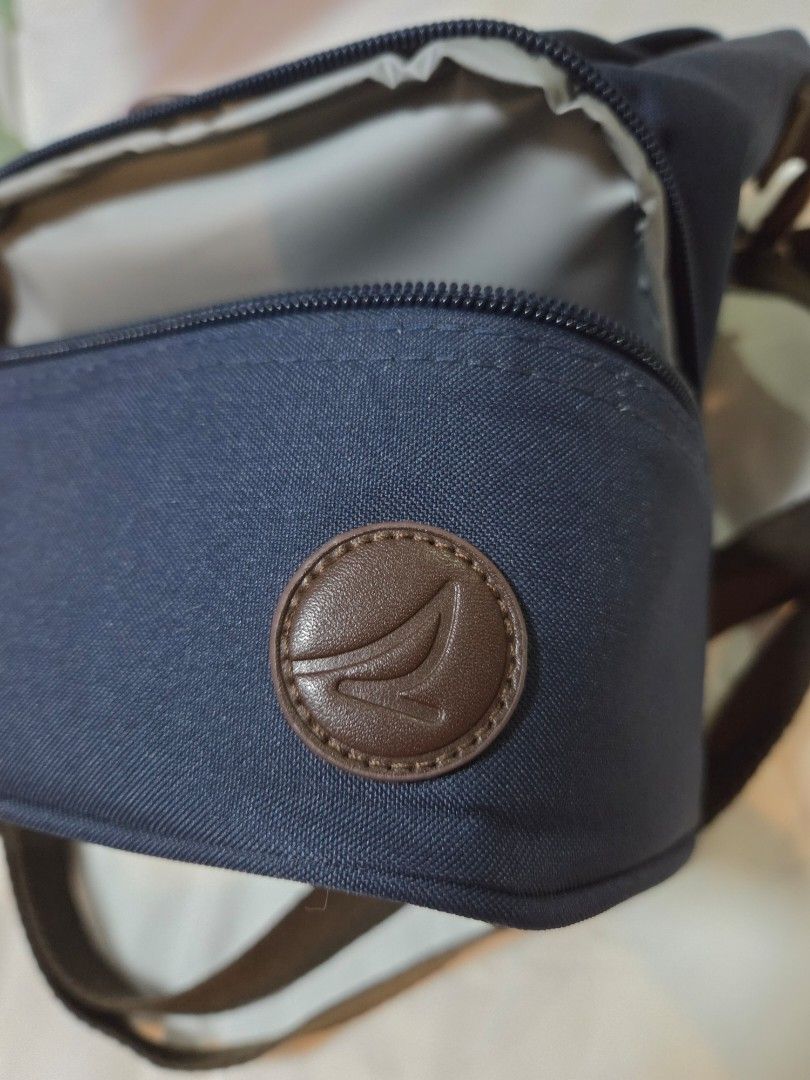 ORIGINAL SPERRY LUNCH BAG (Category: Looking For) located in Caloocan City. Submitted by mluck (Listing ID 1468641222, Image 2). Description: Sperry lunch sling bag 2 compartment .