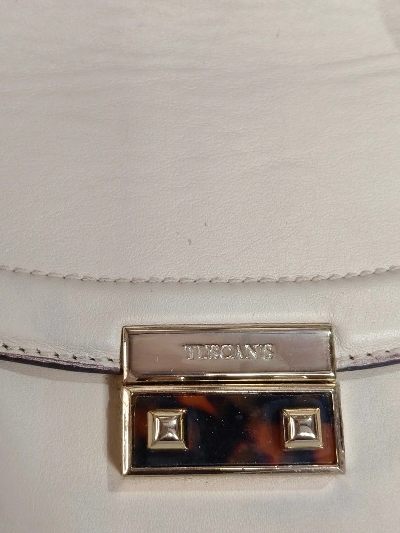Original Tuscan's (Category: Shoulder Bags) located in Cabuyao City. Submitted by secondhand.shop.ph (Listing ID 1468538775, Image 2). Description: Sale❗️Sale❗️Sale❗️ TUSCANS Almost new Medium Pure genuine leather 📌First to pay!.