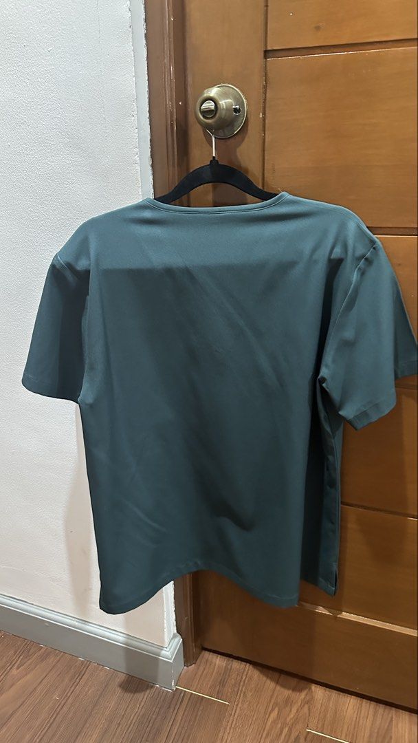 OTG Airstretch Scrub Top Size L (Category: Others Tops) located in Quezon City. Submitted by kiwiii97 (Listing ID 1468555908, Image 2). Description: OTG Airstretch Scrub Top Size: Women’s Large Color: Deep Forest Used less than 5 times RFS: Size down Meet up or shipping c/o buyer .