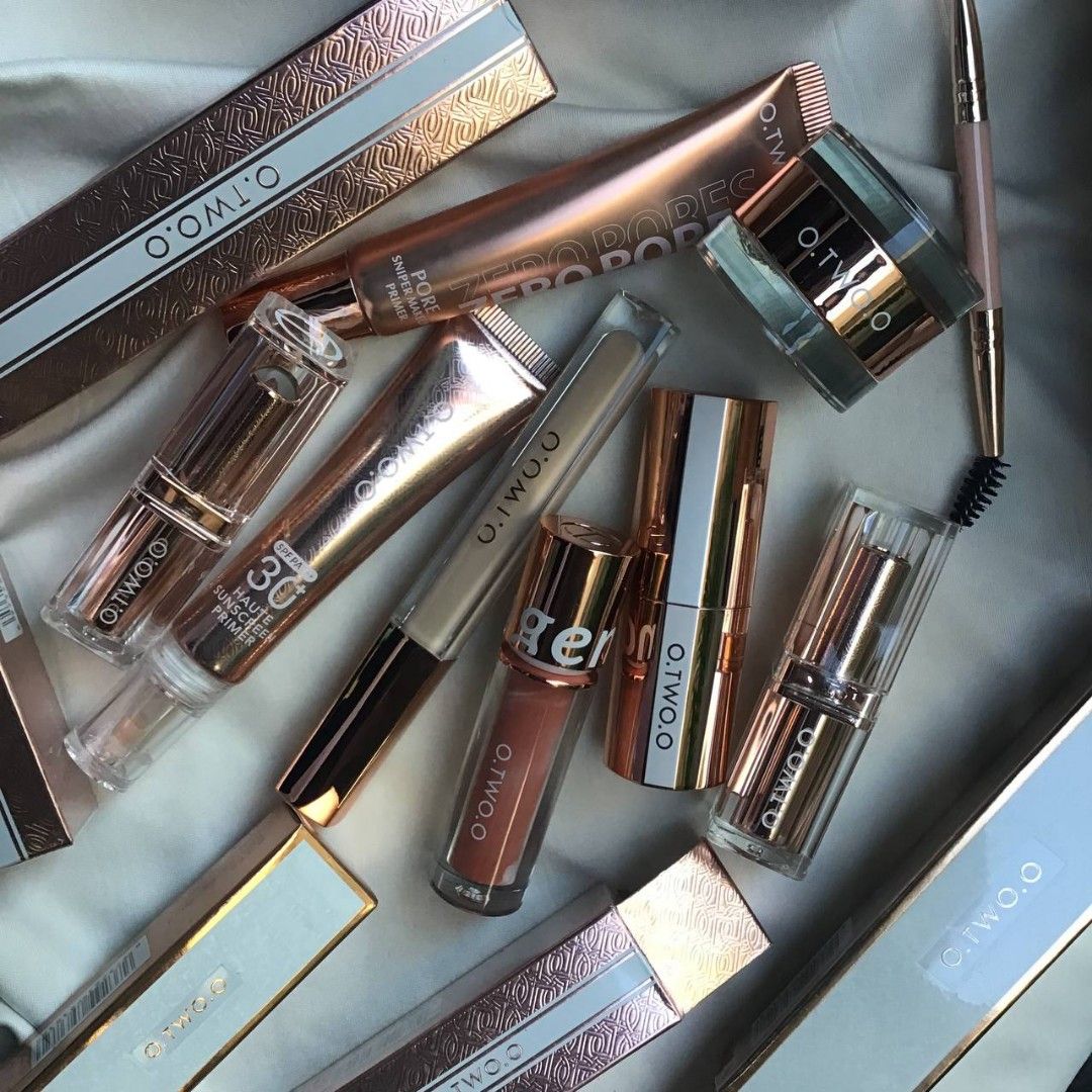 O.TWO.O Makeup Collection Set Rose Gold Packaging (Category: Makeup) located in Pasay City. Submitted by mhy_closett (Listing ID 1468604815, Image 1). Description: all are just onced swatch got this as a PR need funds lng huhu pwede mamili if not take all TAKE ALL 1,000 primers - 150 each lipstick/ lippies - 130 concealer - 130 eyebrow - 150 .