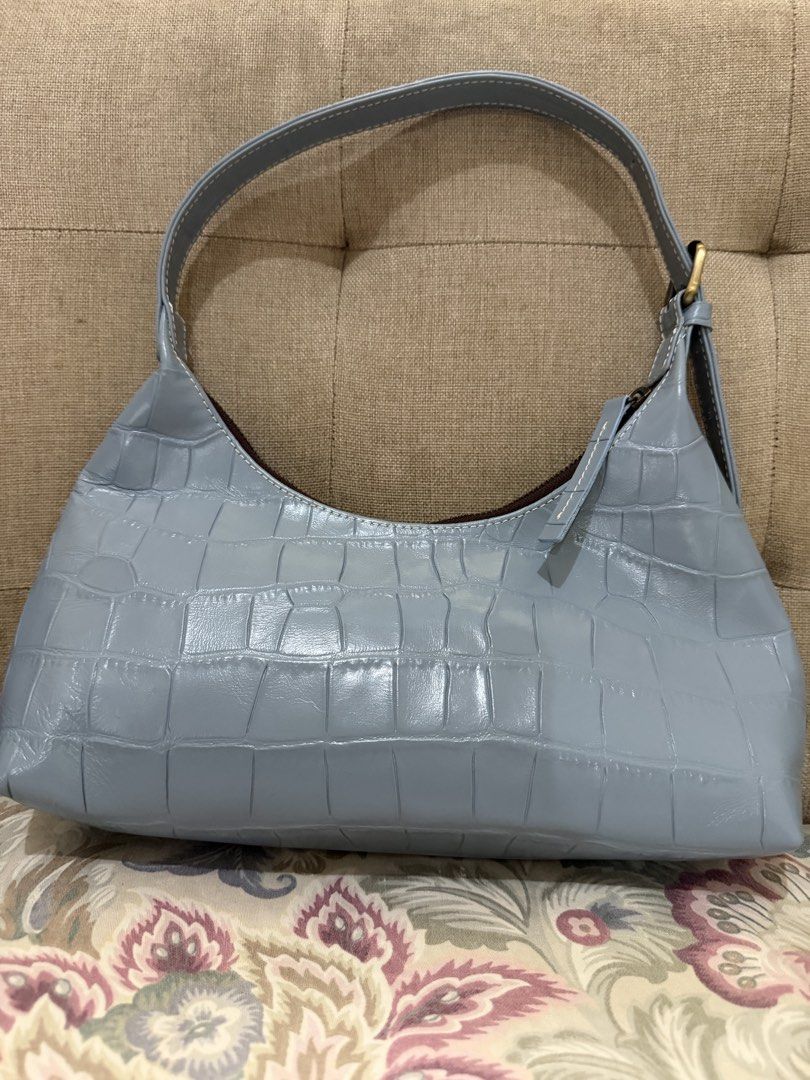 Our Tribe Kili Bag (Category: Shoulder Bags) located in Makati City. Submitted by crizhazel (Listing ID 1468641982, Image 2). Description: Brand new and original No any issue, selling low price Loc Mandaluyong.