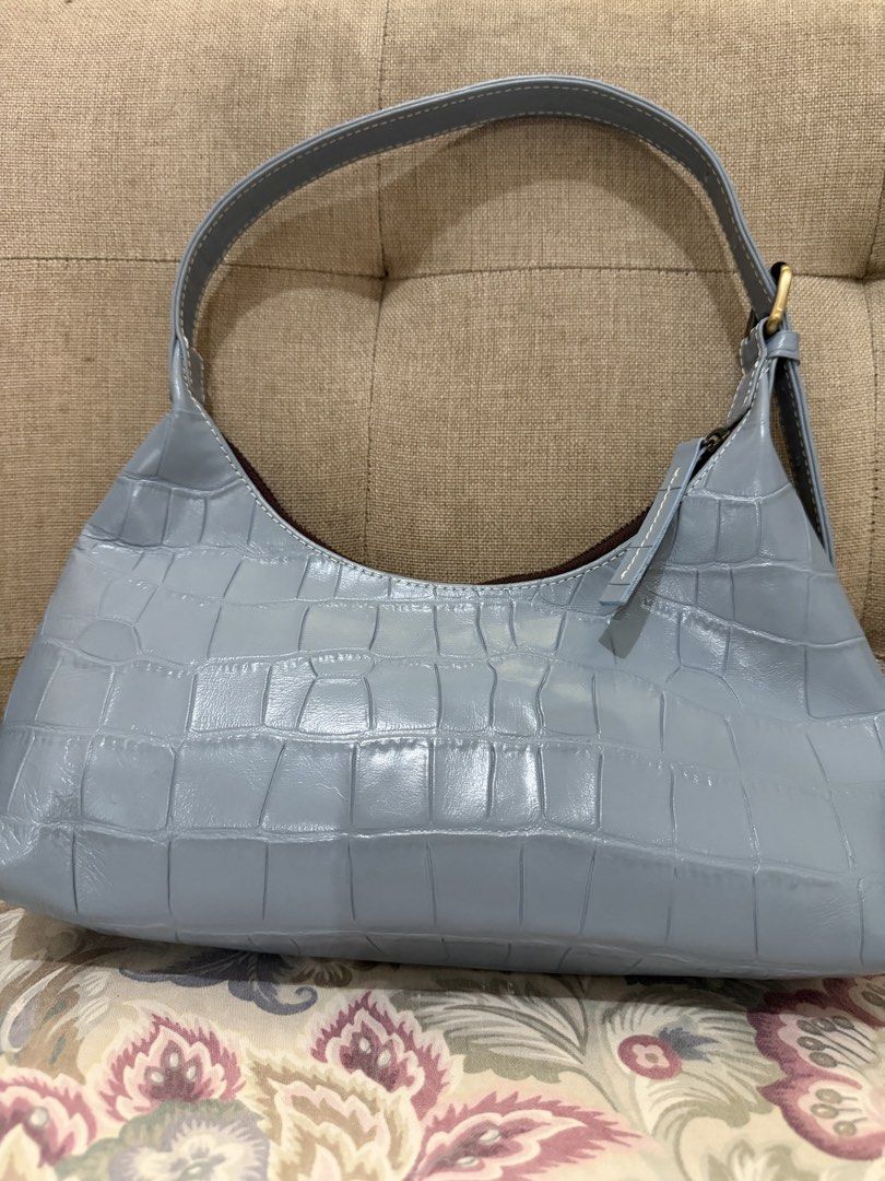 Our Tribe Kili Bag (Category: Shoulder Bags) located in Makati City. Submitted by crizhazel (Listing ID 1468641982, Image 1). Description: Brand new and original No any issue, selling low price Loc Mandaluyong.