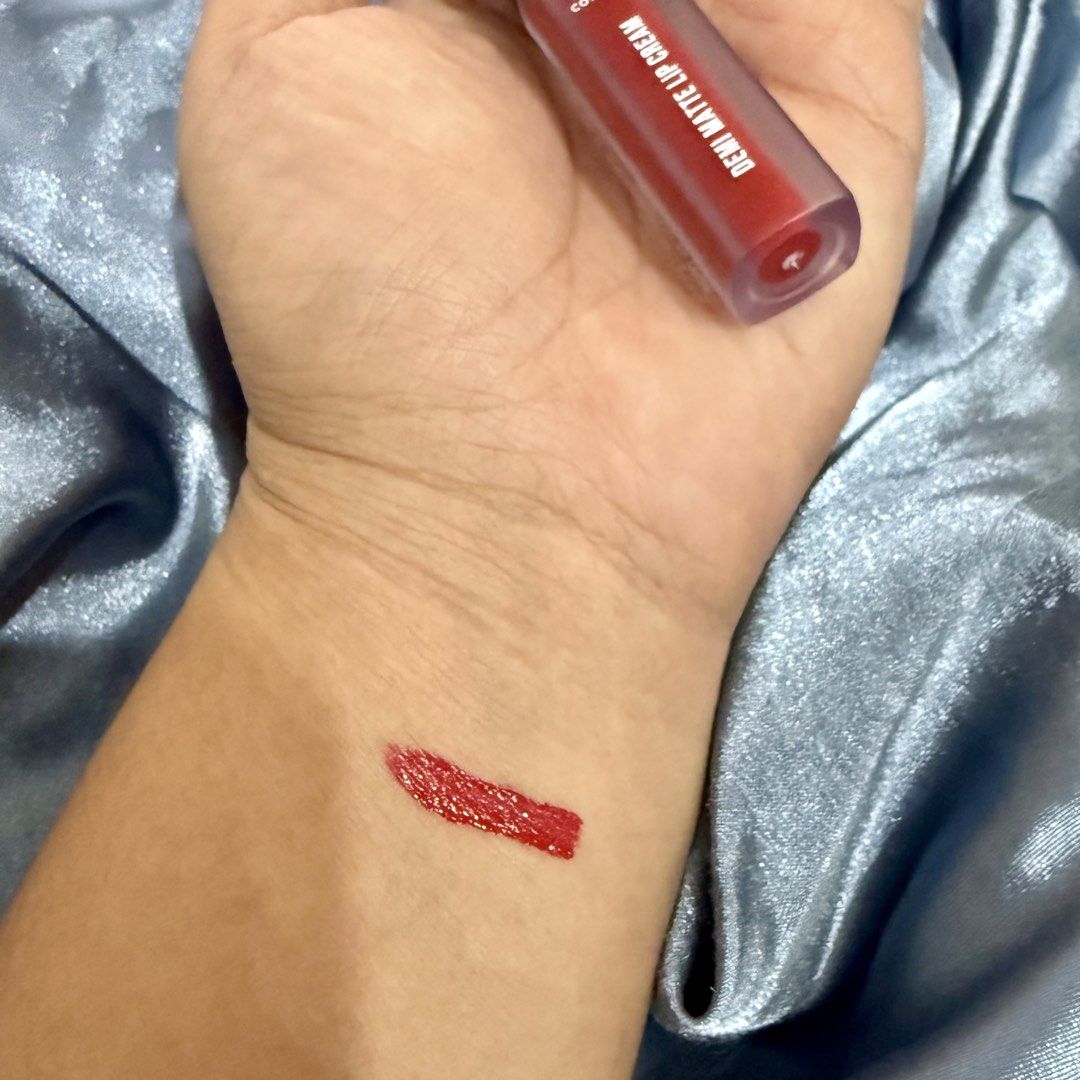 OXX Cosmetics Demi Matte Lip Cream (Category: Makeup) located in Muntinlupa City. Submitted by itsraas (Listing ID 1468543782, Image 2). Description: - Brand: OXX Cosmetics - Product: Demi Matte Lip Cream - Shade: Rich Red - Condition: Used 3x as swatch - Packaging: Original frosted tube with black cap - Finish: Smooth with a soft matte look - Perfect for adding a nice pop of color to everyday makeup looks! RFS: Decluttering. Too many make up. .