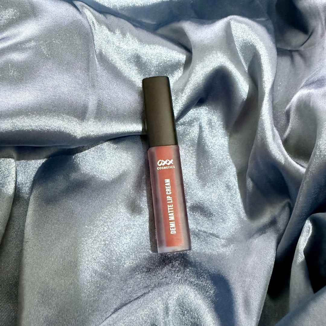 OXX Cosmetics Demi Matte Lip Cream (Category: Makeup) located in Muntinlupa City. Submitted by itsraas (Listing ID 1468543782, Image 1). Description: - Brand: OXX Cosmetics - Product: Demi Matte Lip Cream - Shade: Rich Red - Condition: Used 3x as swatch - Packaging: Original frosted tube with black cap - Finish: Smooth with a soft matte look - Perfect for adding a nice pop of color to everyday makeup looks! RFS: Decluttering. Too many make up. .