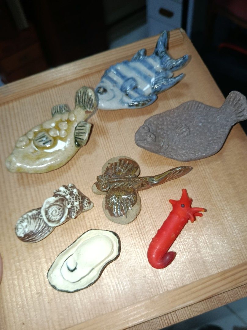 P50 EACH Batch 9 bundle CERAMIC CHOPSTICKS REST (Category: Dinnerware & Cutlery) located in Quezon City. Submitted by kristal68 (Listing ID 1468527771, Image 1). Description: fish sea creatures oyster shrimp.