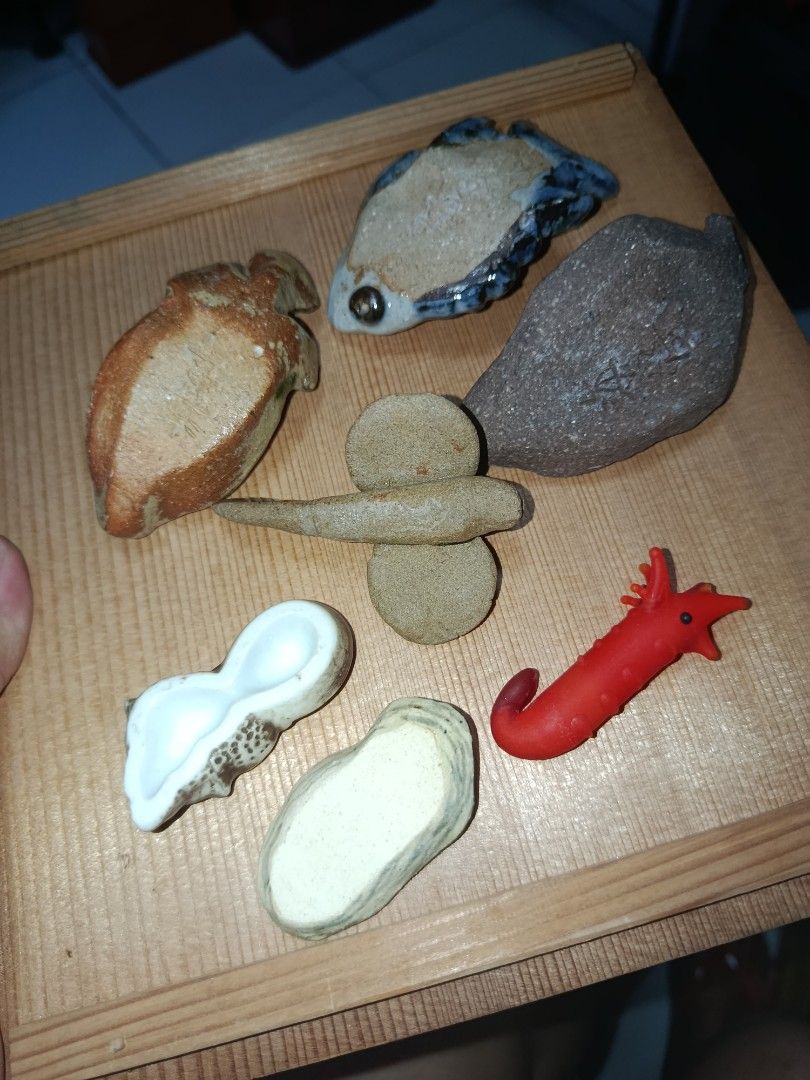 P50 EACH Batch 9 bundle CERAMIC CHOPSTICKS REST (Category: Dinnerware & Cutlery) located in Quezon City. Submitted by kristal68 (Listing ID 1468527771, Image 3). Description: fish sea creatures oyster shrimp.
