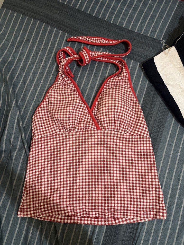 Padded gingham halter top (Category: Sleeveless) located in Quezon City. Submitted by pika.lex (Listing ID 1468509623, Image 1). Description: fits small to medium frame.