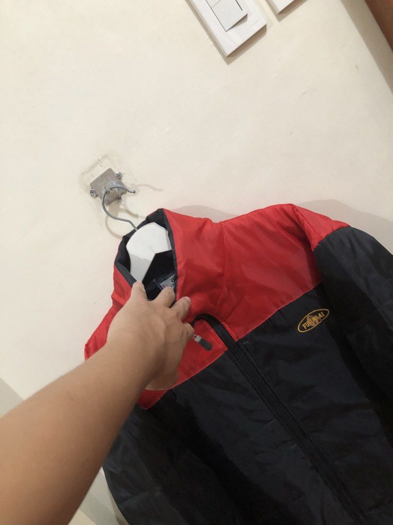 Padded Puffer Twotone Jacket (Category: Coats, Jackets and Outerwear) located in Oas. Submitted by alithrifthunter (Listing ID 1468590403, Image 3). Description: .