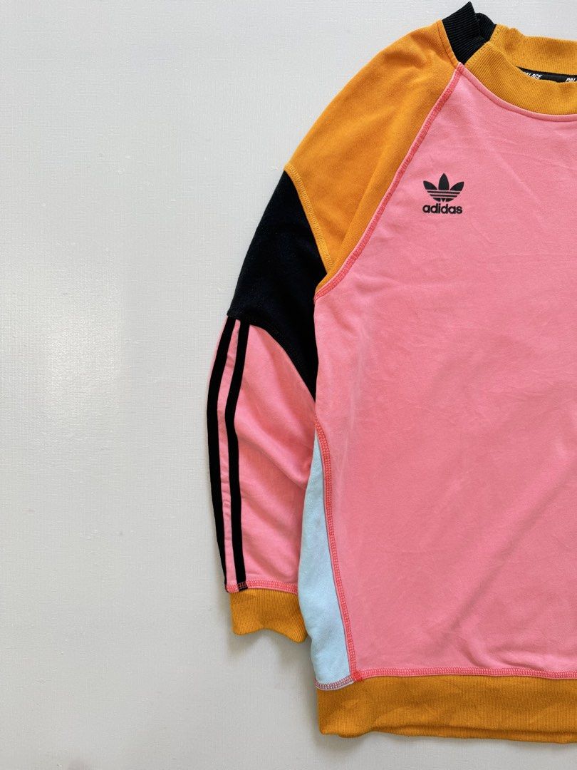 PALACE X ADIDAS LONG SLEEVE (Category: Coats, Jackets and Outerwear) located in Cavite. Submitted by chooseyouroutfit (Listing ID 1468508212, Image 2). Description: PALACE X ADIDAS LONG SLEEVE Multi color Ganda sa personal nito Length - 27 Width - 22 Issue: Discoloration pero di naman halata Check detailed pictures.