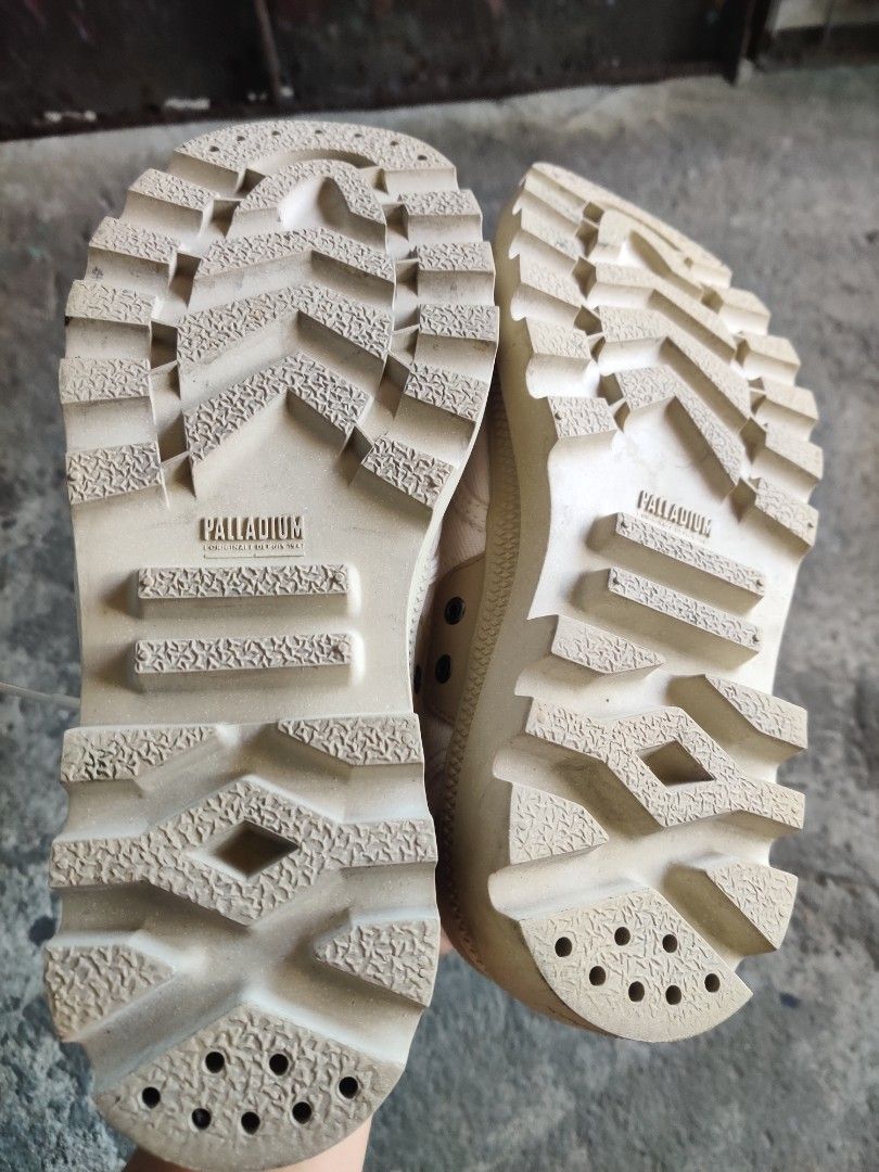 Palladium Boots US 8M (Category: Casual Shoes) located in Caloocan City. Submitted by cna23 (Listing ID 1468652611, Image 2). Description: Authentic Palladium Workwear Edition Size US 8 Mens Super slightly used see the pictures outsole All intact Need minor cleaning Location: North EDSA.