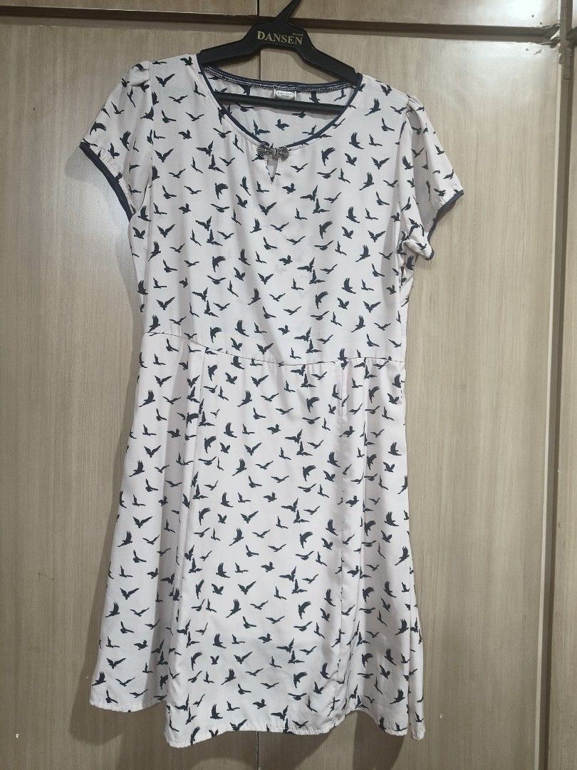 Paper dolls dress (Category: Dresses) located in Quezon City. Submitted by majasaw88 (Listing ID 1468572498, Image 1). Description: -Brand: Paper Dolls - Size: Large (L) .