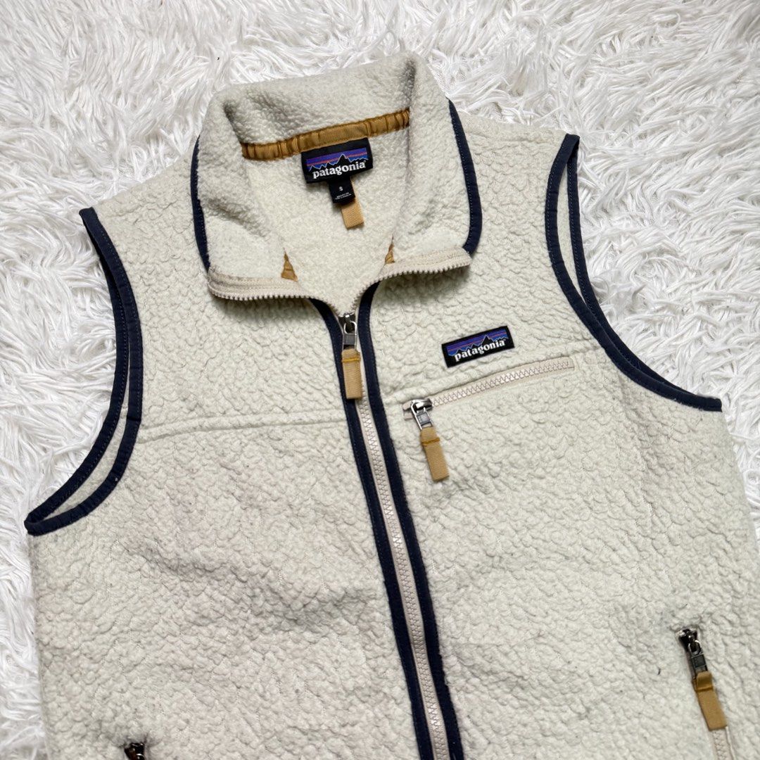 Patagonia (Category: Vests) located in Baguio. Submitted by sellingtonshop (Listing ID 1468518685, Image 2). Description: t6. Patagonia retro fleece vest Size: S Dimes: 26*21 Condition: very good Issue: none Mine: 580 Steal: 680 Grab: 780.