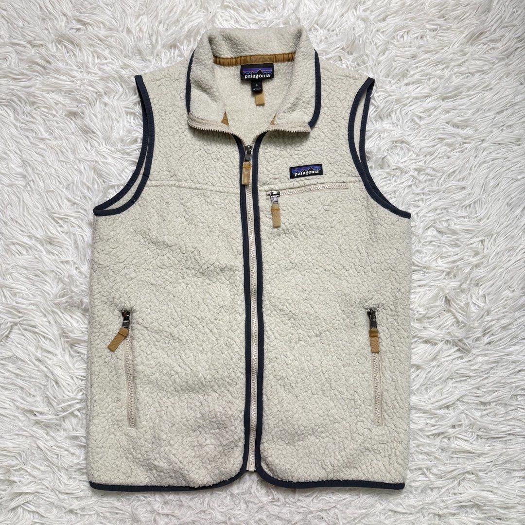 Patagonia (Category: Vests) located in Baguio. Submitted by sellingtonshop (Listing ID 1468518685, Image 1). Description: t6. Patagonia retro fleece vest Size: S Dimes: 26*21 Condition: very good Issue: none Mine: 580 Steal: 680 Grab: 780.