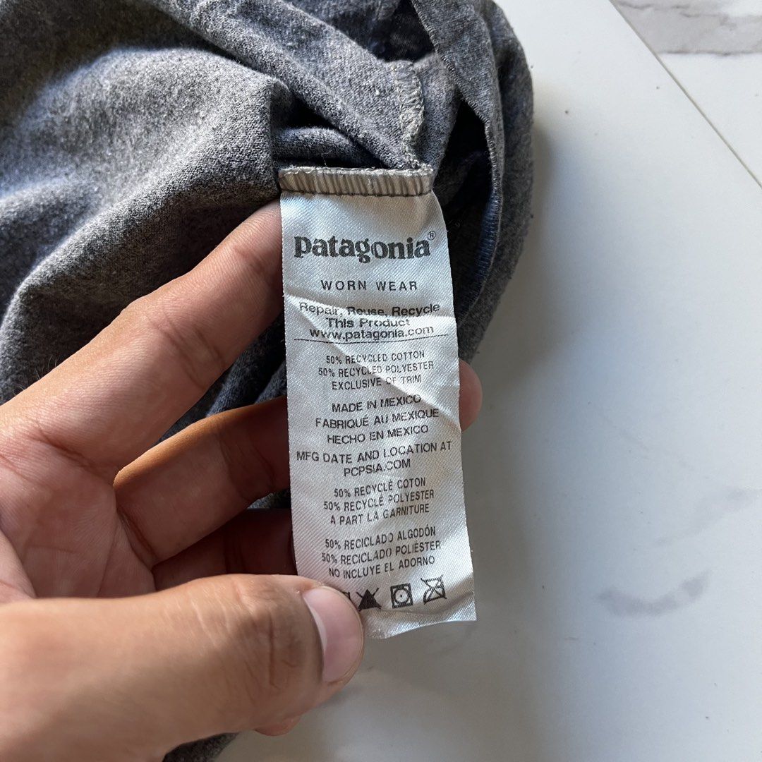 Patagonia (Category: Activewear) located in Lucena. Submitted by RAGGGGSSSS (Listing ID 1468632299, Image 2). Description: Patagonia Pocket Tee 2XL on Tag ( Fits XL) 30.5x23 Still in Verygood Condition Need Minor Wash Honest issue: Minor Hairlines 500.