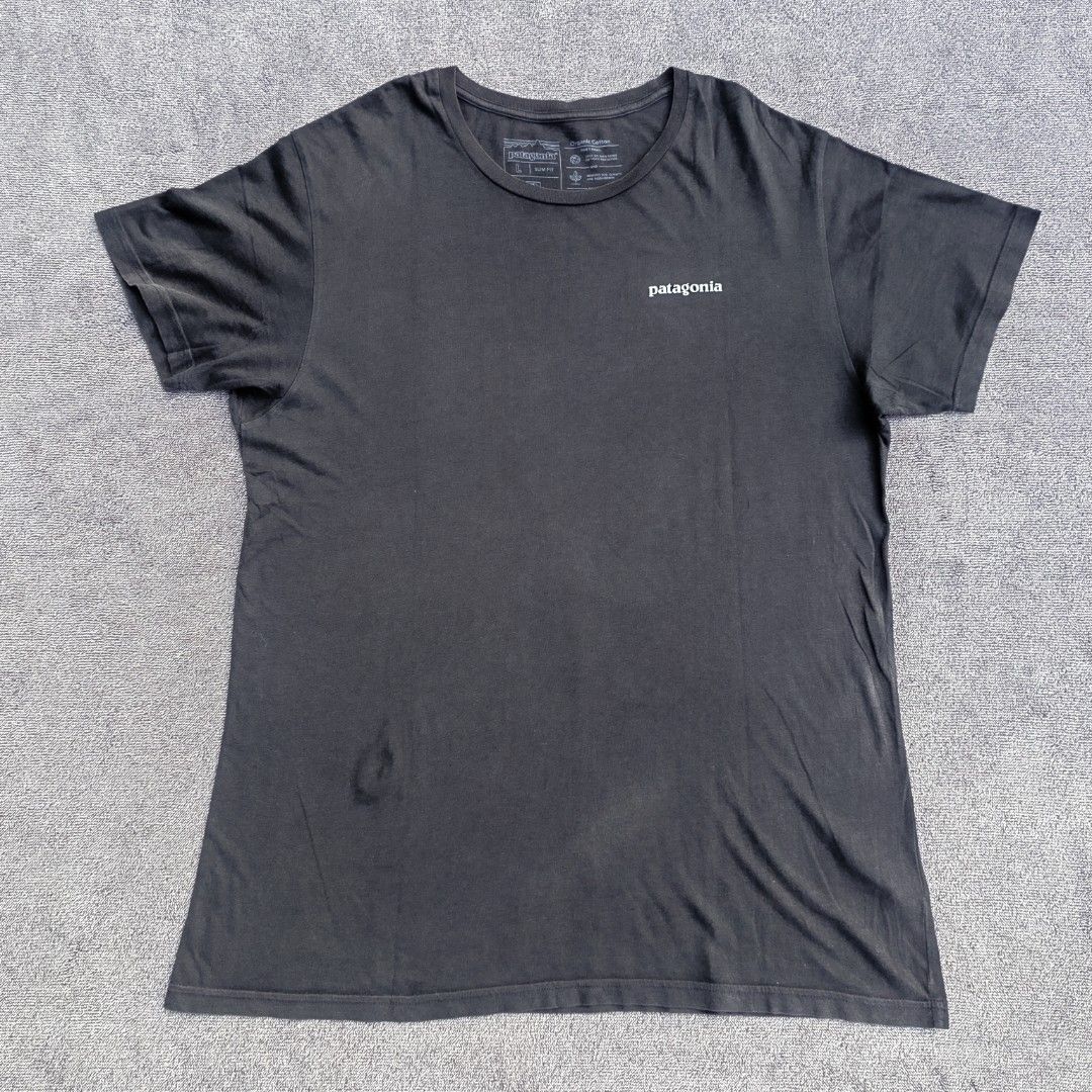 PATAGONIA Black P-6 ResponsibiliTee (Category: Tshirts & Polo Shirts ) located in Barotac Nuevo. Submitted by yorcollections (Listing ID 1468500141, Image 2). Description: PATAGONIA Black P-6 ResponsibiliTee Size L on tag Big Size Length 32" Width 23" 200php + sf.