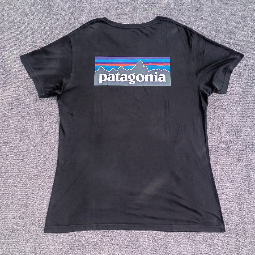 PATAGONIA Black P-6 ResponsibiliTee (Category: Tshirts & Polo Shirts ) located in Barotac Nuevo. Submitted by yorcollections (Listing ID 1468500141, Image 1). Description: PATAGONIA Black P-6 ResponsibiliTee Size L on tag Big Size Length 32" Width 23" 200php + sf.