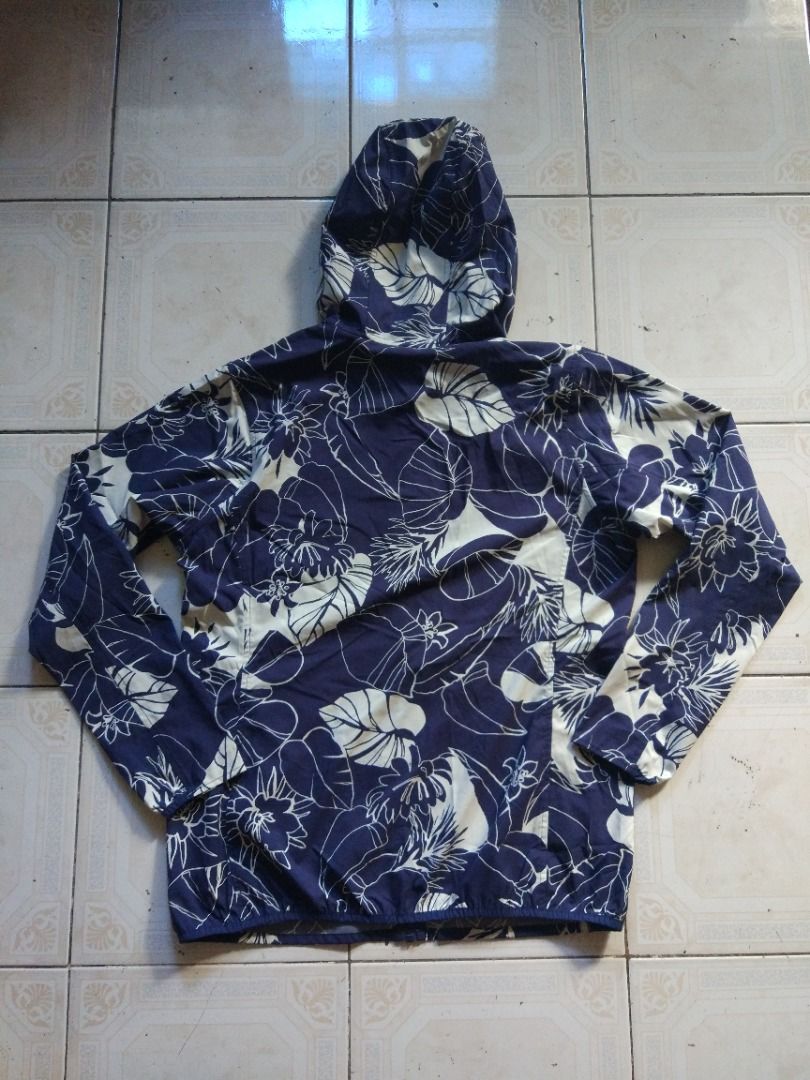 Patagonia Lighweight Jacket M (Category: Coats, Jackets and Outerwear) located in Pasay City. Submitted by denimdude.ph (Listing ID 1468563014, Image 2). Description: no size tag, fits medium.