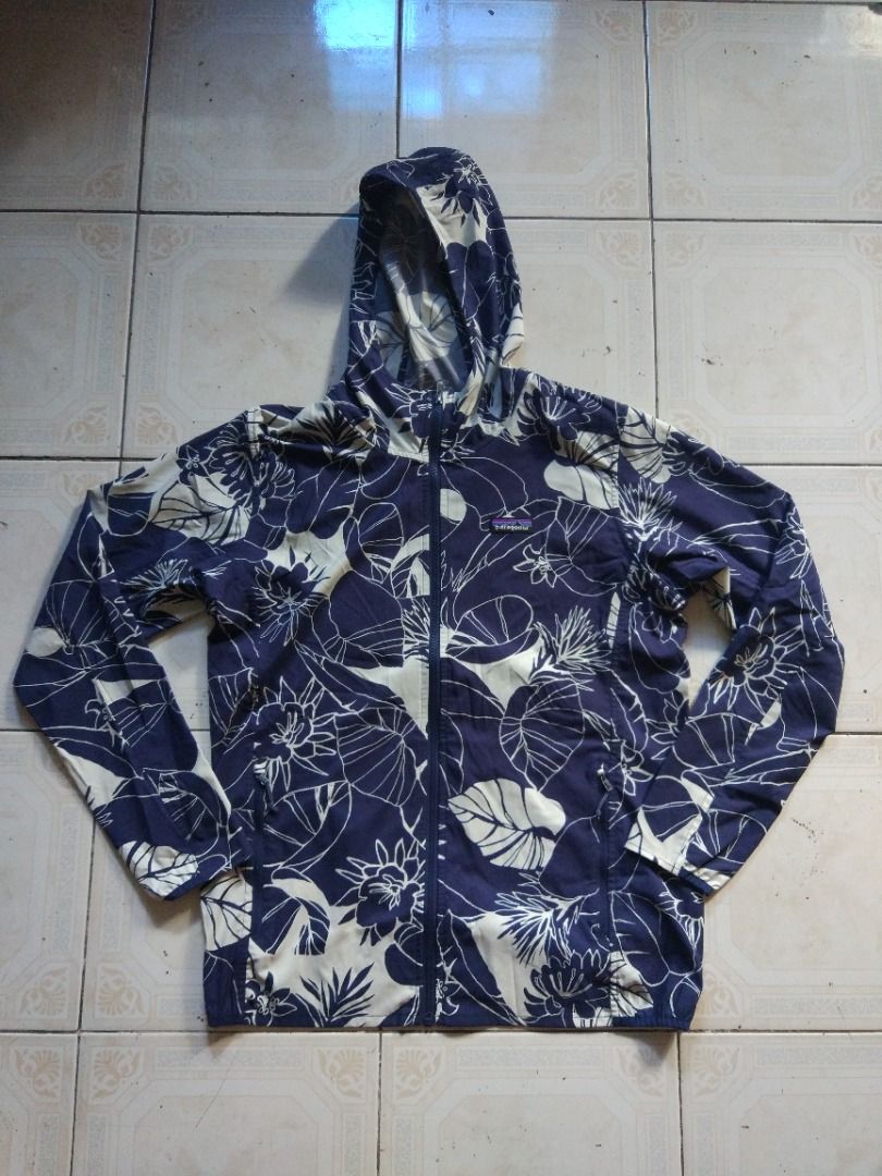 Patagonia Lighweight Jacket M (Category: Coats, Jackets and Outerwear) located in Pasay City. Submitted by denimdude.ph (Listing ID 1468563014, Image 1). Description: no size tag, fits medium.