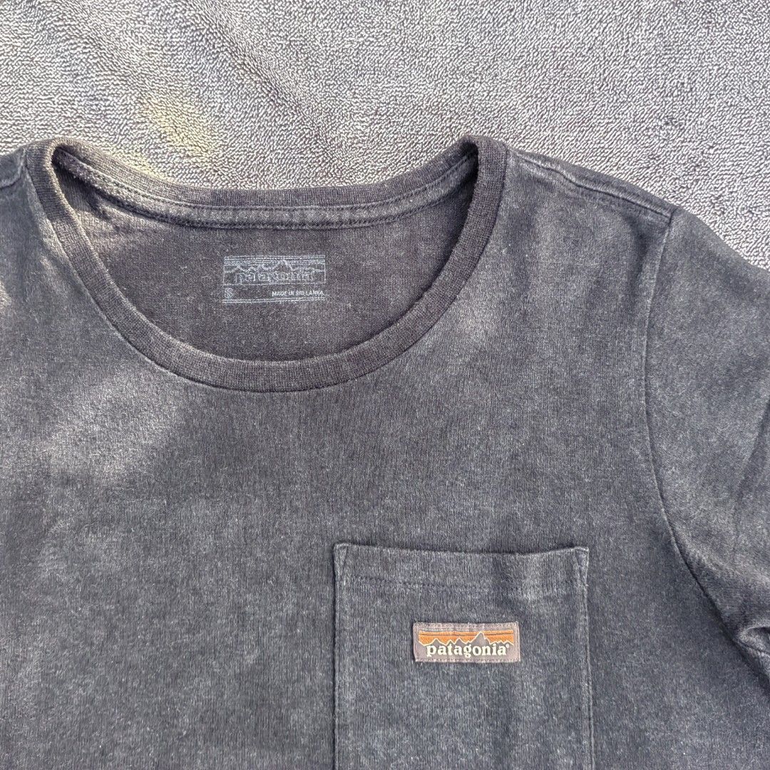 PATAGONIA WOMENS WORK POCKET TEE (Category: Shirts) located in Barotac Nuevo. Submitted by yorcollections (Listing ID 1468500396, Image 3). Description: PATAGONIA WOMENS WORK POCKET TEE Size S on tag Womens Size Length 25.5 Width 19 250php + sf.