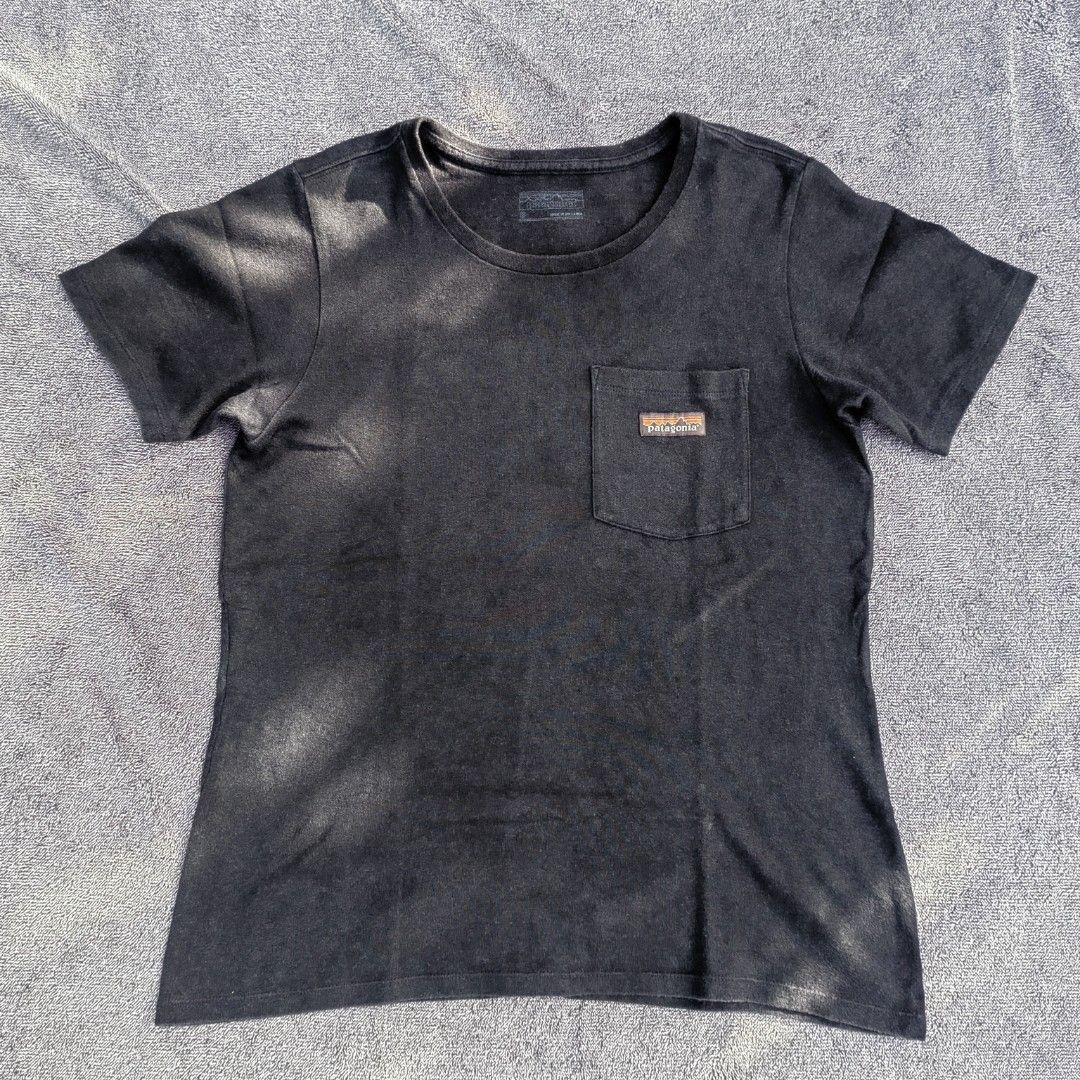 PATAGONIA WOMENS WORK POCKET TEE (Category: Shirts) located in Barotac Nuevo. Submitted by yorcollections (Listing ID 1468500396, Image 1). Description: PATAGONIA WOMENS WORK POCKET TEE Size S on tag Womens Size Length 25.5 Width 19 250php + sf.