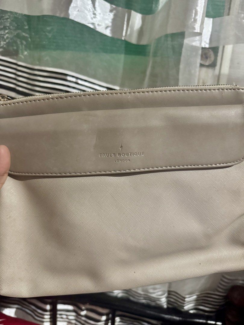 Pauls Boutique Envelope Pouch (Category: Purses & Pouches) located in Quezon City. Submitted by mhyloves21 (Listing ID 1468589404, Image 1). Description: .