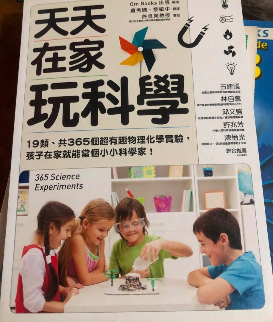 [PB] 365 Science Experiments : Everyday Science Fun at Home (天天在家玩科學) (Category: Children's Books) located in San Juan City. Submitted by ttanmien (Listing ID 1468683095, Image 2). Description: ⚜️✨⚜️✨⚜️✨⚜️✨⚜️✨⚜️ 💁🏻‍♀️SELLING PRICE: ₱300 Original Price: Around ₱1,000 💁🏻‍♀️Book Genre: Non Fiction, Children's Non fiction, Juvenile Non Fiction, Science & Nature, Activity Books, Science Experiments for Kids, Educational, STEM (Science, Technology,