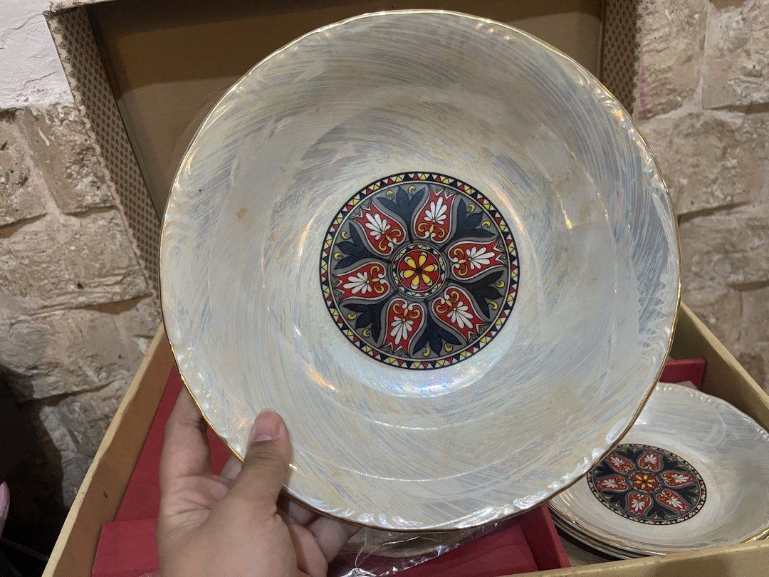 pearlized ceramic serving bowl (Category: Dinnerware & Cutlery) located in San Fernando. Submitted by dntjapansurpluselyu (Listing ID 1468539231, Image 2). Description: .
