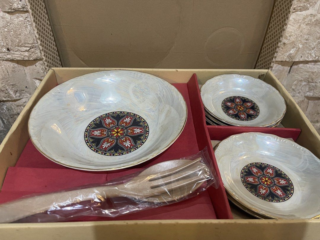 pearlized ceramic serving bowl (Category: Dinnerware & Cutlery) located in San Fernando. Submitted by dntjapansurpluselyu (Listing ID 1468539231, Image 1). Description: .