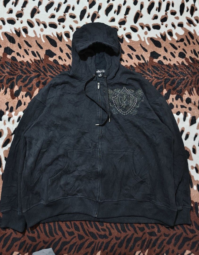 PELLEPELLE ZIP UP Y2K JACKET SIZE 2XL (Category: Hoodies) located in Manila. Submitted by gelove.thrift (Listing ID 1468572926, Image 1). Description: .