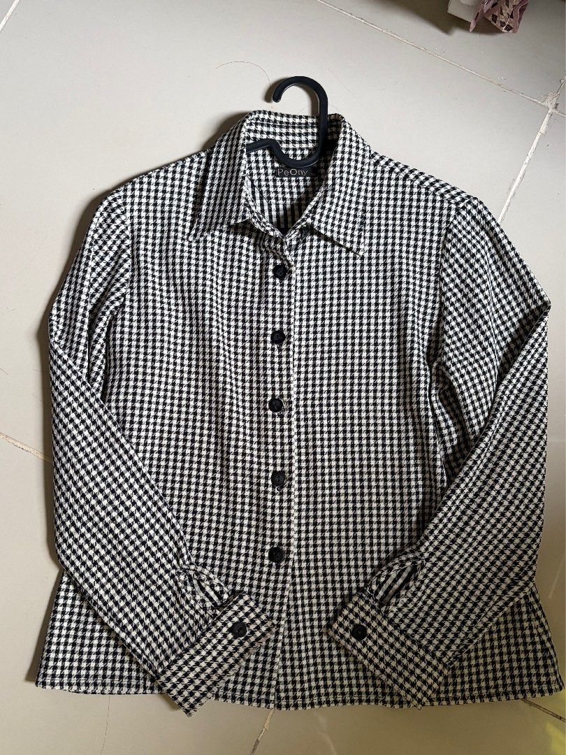 PeOny Black White Houndstooth Button Up Long Sleeve Blouse (Category: Longsleeves) located in Quezon City. Submitted by daniclutter123 (Listing ID 1468563842, Image 3). Description: - Brand/Style: PeOny button-up blouse - Pattern: Classic black and white houndstooth - Features: Pointed collar, front button closure, long sleeves with buttoned cuffs - Material: Lightweight and great for layering - Size: 36 (Tag on inner collar) - Condition: Clean a