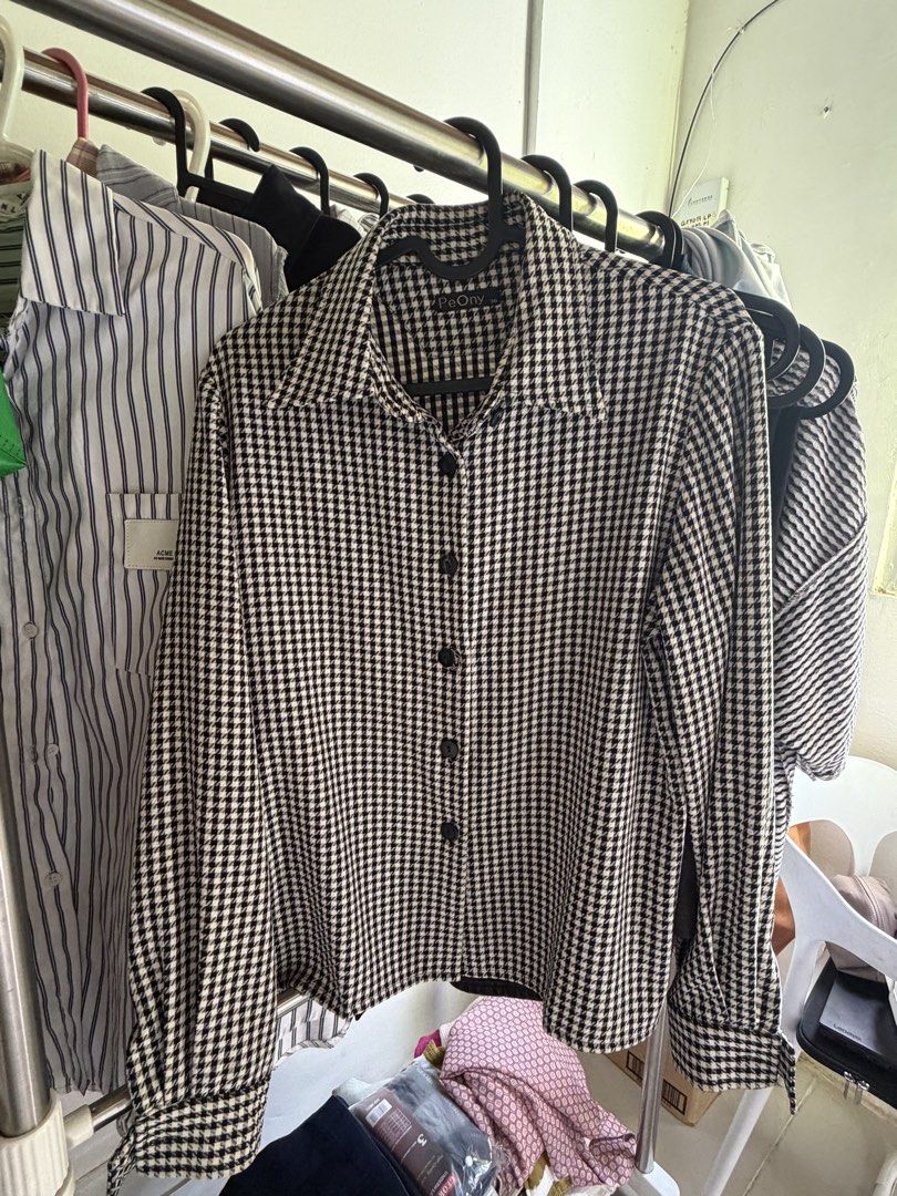 PeOny Black White Houndstooth Button Up Long Sleeve Blouse (Category: Longsleeves) located in Quezon City. Submitted by daniclutter123 (Listing ID 1468563842, Image 2). Description: - Brand/Style: PeOny button-up blouse - Pattern: Classic black and white houndstooth - Features: Pointed collar, front button closure, long sleeves with buttoned cuffs - Material: Lightweight and great for layering - Size: 36 (Tag on inner collar) - Condition: Clean a