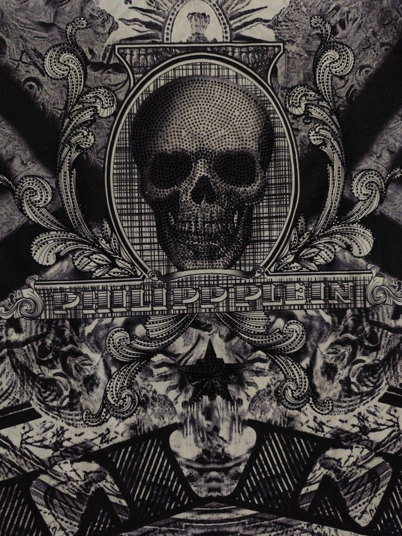 Philipp plein (Category: Tshirts & Polo Shirts ) located in Kabacan. Submitted by thriftpingts (Listing ID 1468512013, Image 3). Description: Philipp plein Condition: 9.8/10 Color rate : 9.8/10 W: 23 L: 30 Washtags: ✅ Issue: himulmol and loose stitch.