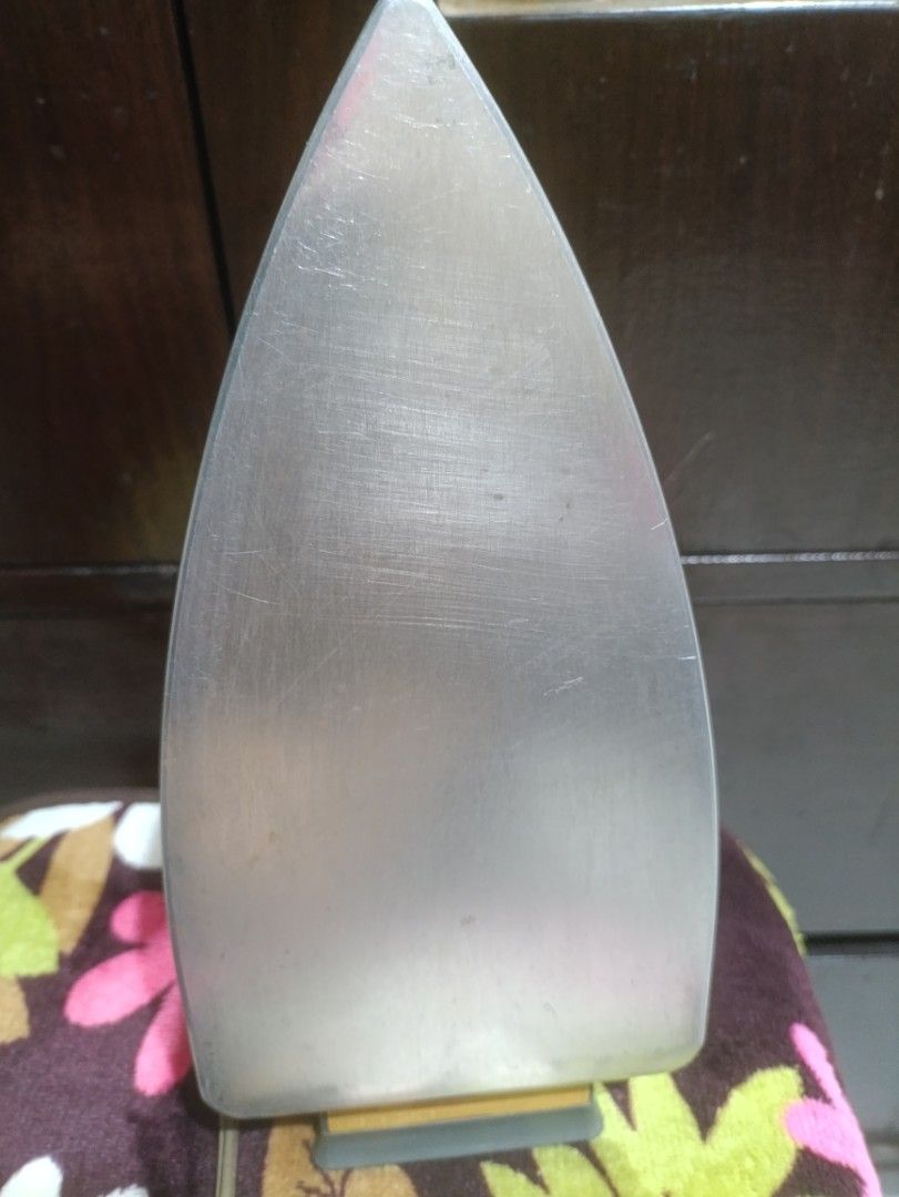 Philips Dry Iron with Temperature Control Dial (Category: Irons & Steamers) located in Manila. Submitted by reusemnl (Listing ID 1468546189, Image 2). Description: - Super lightweight and in good working condition - Light scratches along the sides - Cord has no cuts or breakage but is heavily discolored - See photos for signs of usage ✔ Strictly cashless transactions only whether pick-up or meet-up. Shipping costs to be shouldered by the buyer..