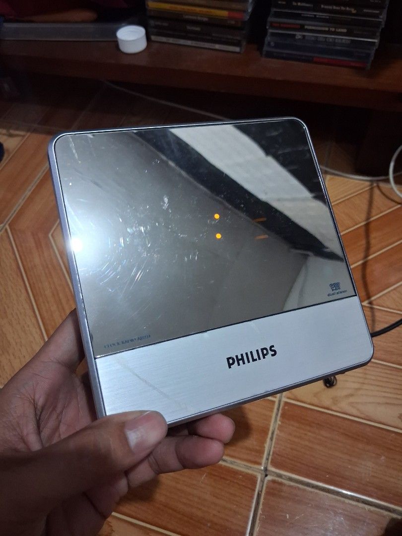 Philips Mirror Clock Radio Alarm (Category: Other Audio Equipment) located in Paranaque City. Submitted by jnthn.c (Listing ID 1468592995, Image 2). Description: Philips Mirror Clock Radio Alarm Can play using AUX w/ built in Aux Cord Pwede wireless need lang battery.