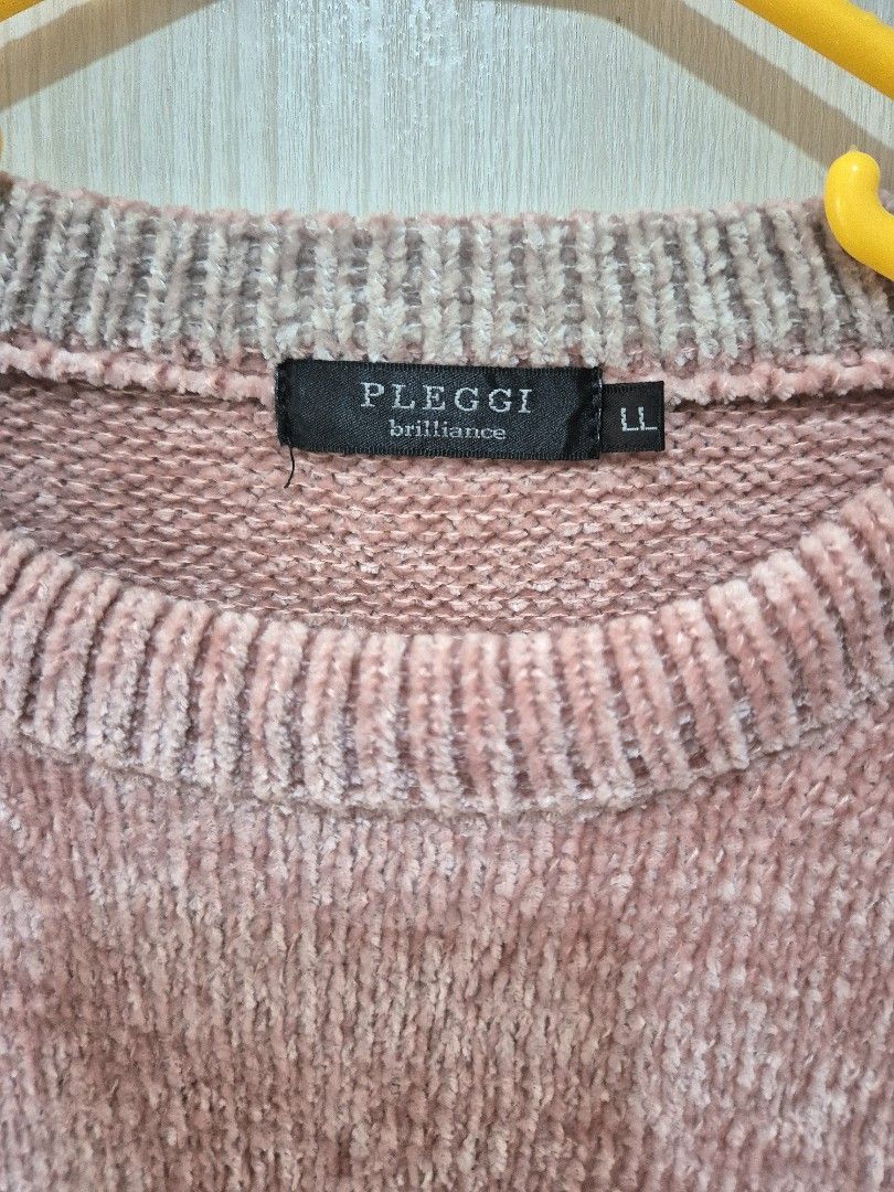 Pink Chenille Velvet Knit Sweater (Category: Coats, Jackets and Outerwear) located in San Mateo. Submitted by sellbypelle (Listing ID 1468569227, Image 3). Description: Pre loved 🌸 Brand: Pleggie Actual Measurements W: 22 (44 bust) can stretch more L : 28 inch No Issue Location: Rizal 💰 Payment: GCash — pay first 📦 Shipping: + sf via J&T only 🗓️ Batch shipping: Once a week 💡 Actual color may vary slightly due to lighting and screen settings.