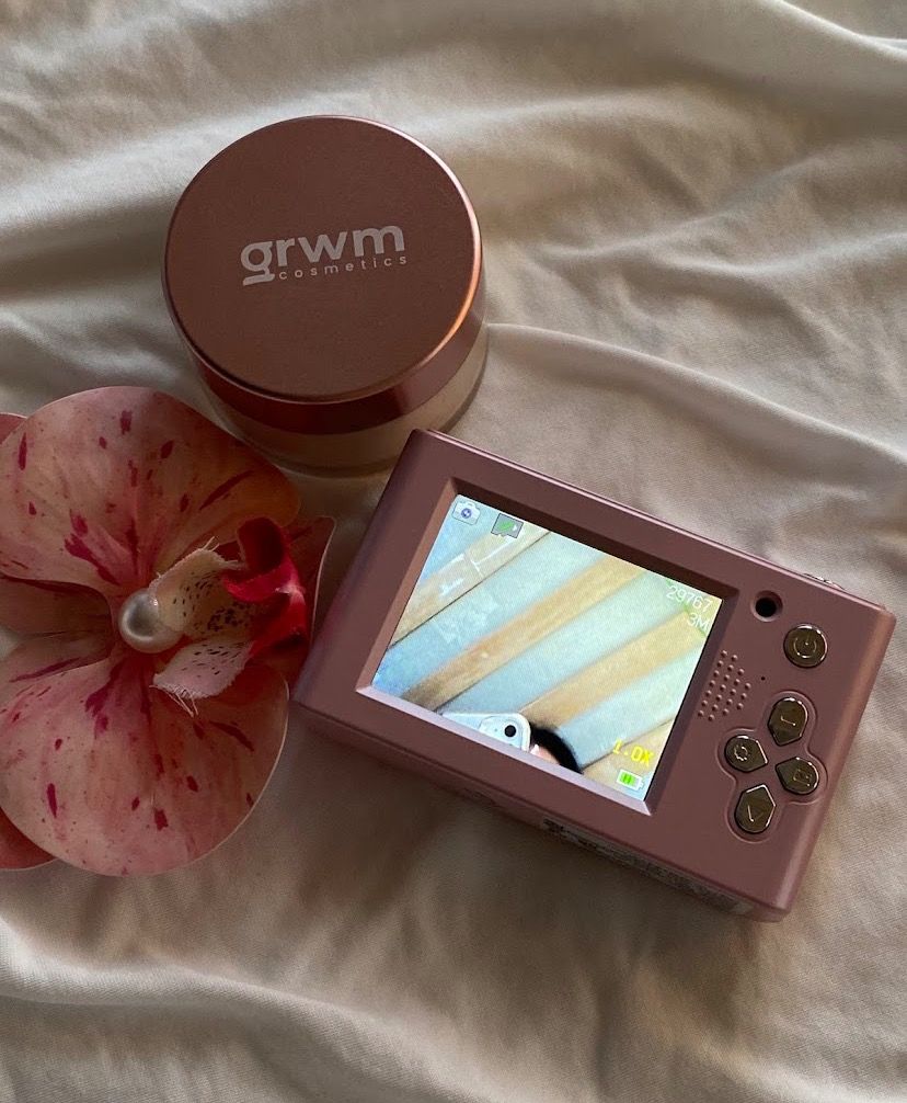 pink cute digital camera digicam (Category: Cameras) located in Makati City. Submitted by jujubargainz (Listing ID 1468569857, Image 2). Description: complete wt charger n box no issues for sure buyers only pls! 🩷 loc: taguig .