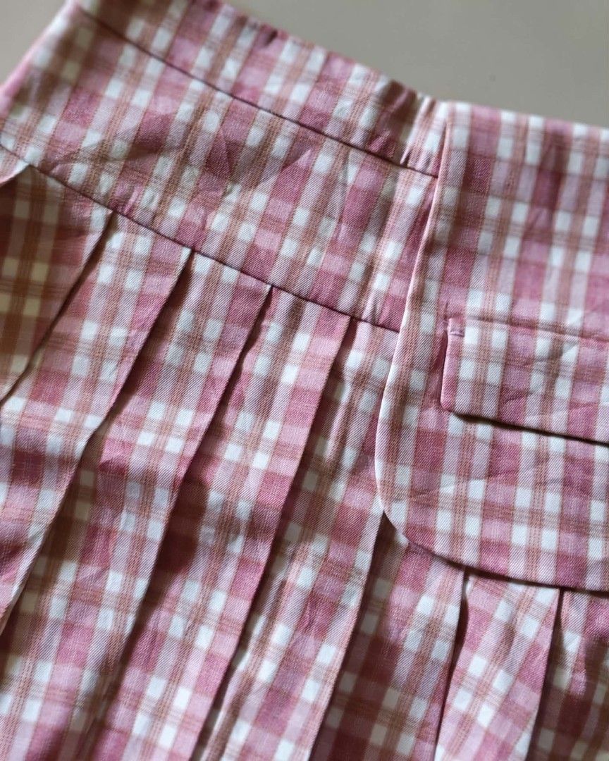 Pink Gingham Pleated Mini Skirt with Pocket (Category: Skirts) located in Malolos. Submitted by krissalayne (Listing ID 1468583016, Image 2). Description: size 25 Loc malolos.