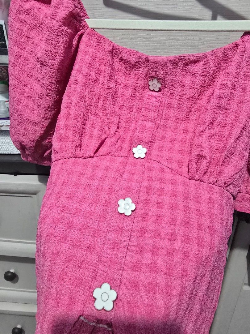 Pink Gingham Semi Crop Top (Category: Blouses) located in Quezon City. Submitted by dinesaur (Listing ID 1468689944, Image 2). Description: m-l.