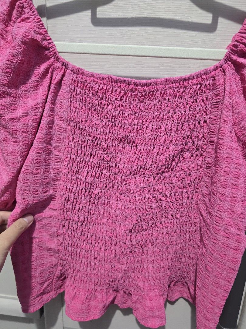 Pink Gingham Semi Crop Top (Category: Blouses) located in Quezon City. Submitted by dinesaur (Listing ID 1468689944, Image 3). Description: m-l.
