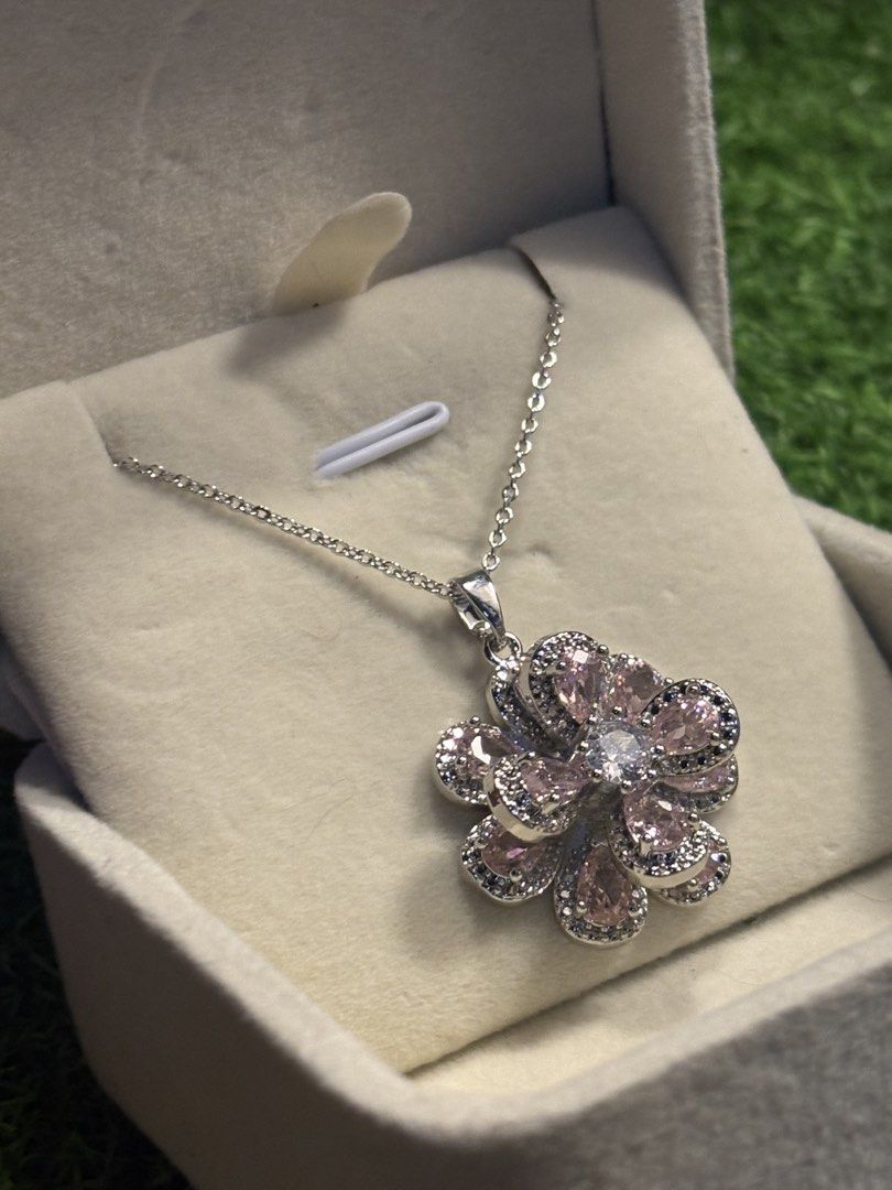 Pink padparadscha flower necklace (Category: Necklaces) located in Davao. Submitted by emmanuelchuamellorin23 (Listing ID 1468673413, Image 3). Description: 💖Pink padparadscha necklace gemstone. Size 16-18inches chain Markings au750 Uv reactive Rodium/ Platinum over copper based metal Tarnish resistant with extra care Message me directly📩.
