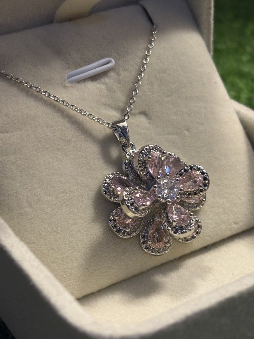 Pink padparadscha flower necklace (Category: Necklaces) located in Davao. Submitted by emmanuelchuamellorin23 (Listing ID 1468673413, Image 1). Description: 💖Pink padparadscha necklace gemstone. Size 16-18inches chain Markings au750 Uv reactive Rodium/ Platinum over copper based metal Tarnish resistant with extra care Message me directly📩.