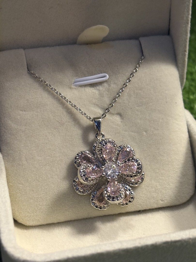 Pink padparadscha flower necklace (Category: Necklaces) located in Davao. Submitted by emmanuelchuamellorin23 (Listing ID 1468673413, Image 2). Description: 💖Pink padparadscha necklace gemstone. Size 16-18inches chain Markings au750 Uv reactive Rodium/ Platinum over copper based metal Tarnish resistant with extra care Message me directly📩.