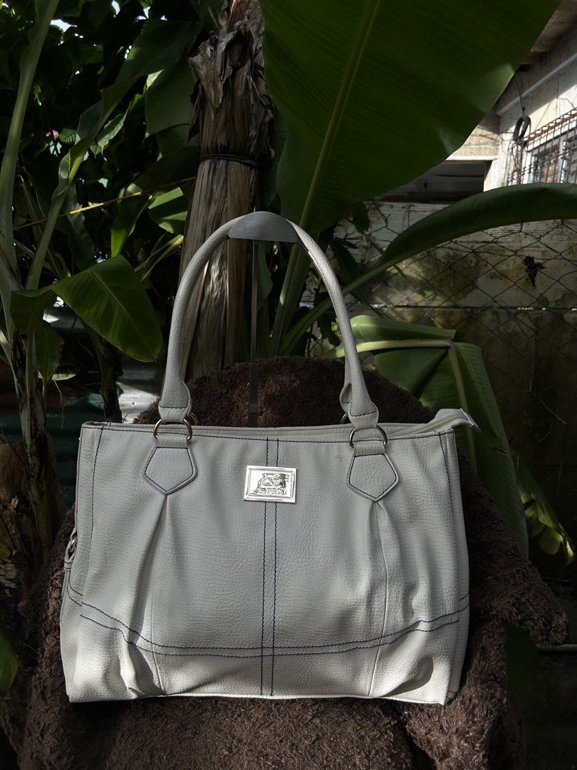 Pinky & Dianne White Shoulder Bag (Category: Shoulder Bags) located in Naga. Submitted by helloitsk20594 (Listing ID 1468579034, Image 2). Description: 𝙋𝙄𝙉𝙆𝙔 & 𝘿𝙄𝘼𝙉𝙉𝙀 🏷️ 𝙈𝙄𝙉𝙀: ₱600 𝑪𝒐𝒏𝒅𝒊𝒕𝒊𝒐𝒏: 10/10 condition 𝙄𝙨𝙨𝙪𝙚/𝙨: none 𝘿𝙞𝙢𝙚𝙣𝙨𝙞𝙤𝙣𝙨: 11 x 7 inches ————𝗠𝗨𝗦𝗧 𝗥𝗘𝗔𝗗!———— 📌𝙋𝙡𝙚𝙖𝙨𝙚 𝙧𝙚𝙡𝙮 𝙤𝙣 𝙩𝙖𝙜𝙨 𝙤𝙧 𝙙𝙤 𝙮𝙤𝙪 𝙤𝙬𝙣 𝙧𝙚𝙨𝙚𝙖𝙧𝙘𝙝 📌𝘼𝙪𝙩𝙝𝙚𝙣𝙩𝙞𝙘𝙞𝙩𝙮 𝙣𝙤𝙩 𝙨𝙩𝙖𝙩𝙚𝙙 𝙩𝙤 𝙖�