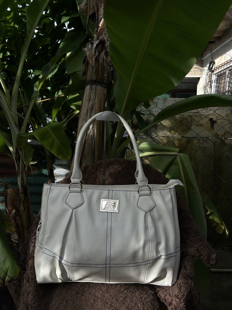 Pinky & Dianne White Shoulder Bag (Category: Shoulder Bags) located in Naga. Submitted by helloitsk20594 (Listing ID 1468579034, Image 1). Description: 𝙋𝙄𝙉𝙆𝙔 & 𝘿𝙄𝘼𝙉𝙉𝙀 🏷️ 𝙈𝙄𝙉𝙀: ₱600 𝑪𝒐𝒏𝒅𝒊𝒕𝒊𝒐𝒏: 10/10 condition 𝙄𝙨𝙨𝙪𝙚/𝙨: none 𝘿𝙞𝙢𝙚𝙣𝙨𝙞𝙤𝙣𝙨: 11 x 7 inches ————𝗠𝗨𝗦𝗧 𝗥𝗘𝗔𝗗!———— 📌𝙋𝙡𝙚𝙖𝙨𝙚 𝙧𝙚𝙡𝙮 𝙤𝙣 𝙩𝙖𝙜𝙨 𝙤𝙧 𝙙𝙤 𝙮𝙤𝙪 𝙤𝙬𝙣 𝙧𝙚𝙨𝙚𝙖𝙧𝙘𝙝 📌𝘼𝙪𝙩𝙝𝙚𝙣𝙩𝙞𝙘𝙞𝙩𝙮 𝙣𝙤𝙩 𝙨𝙩𝙖𝙩𝙚𝙙 𝙩𝙤 𝙖�