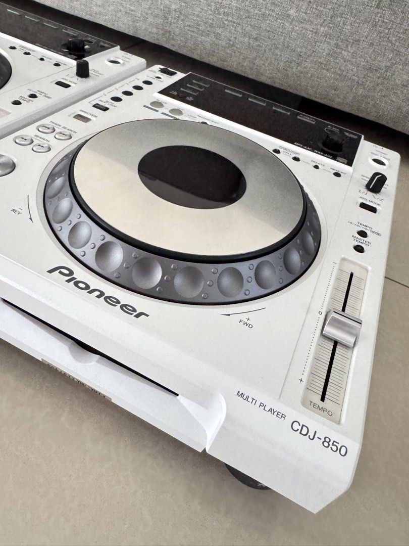 Pioneer CDJ-850 WHITE Pair (Category: Soundbars, Speakers & Amplifiers) located in Cainta. Submitted by dj_tom (Listing ID 1468562813, Image 2). Description: Selling my Pioneer CDJ-850 White Pair ✅ Complete with original box & manuals ✅ 2 RCA cables + power cords ✅ Very good condition — looks almost brand new ✅ No dents or scratches Inclusions: • Decksaver for CDJ-850 • Black hard case for CDJ-850 🎛️ Test all you want before buying. Meet-up: The